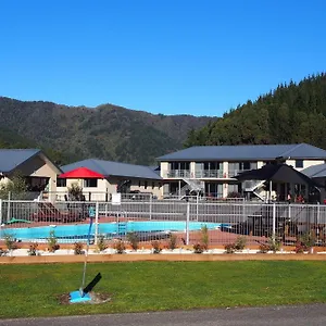 4* Motel And Backpackers